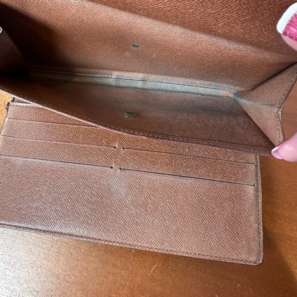 AUTHENTIC LOUIS VUITTON MONOGRAM SARAH WALLET MI0955